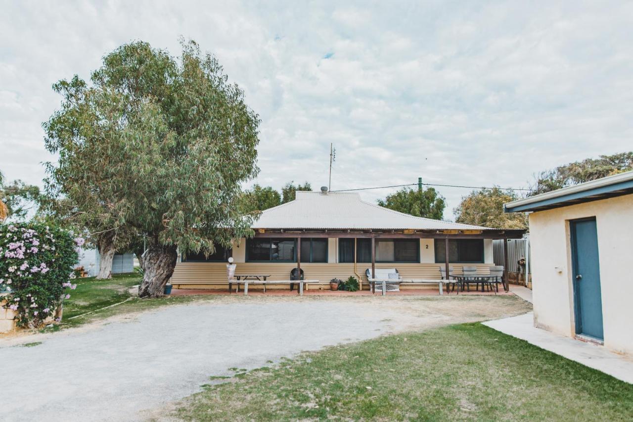 Dongara Hotel Motel Экстерьер фото